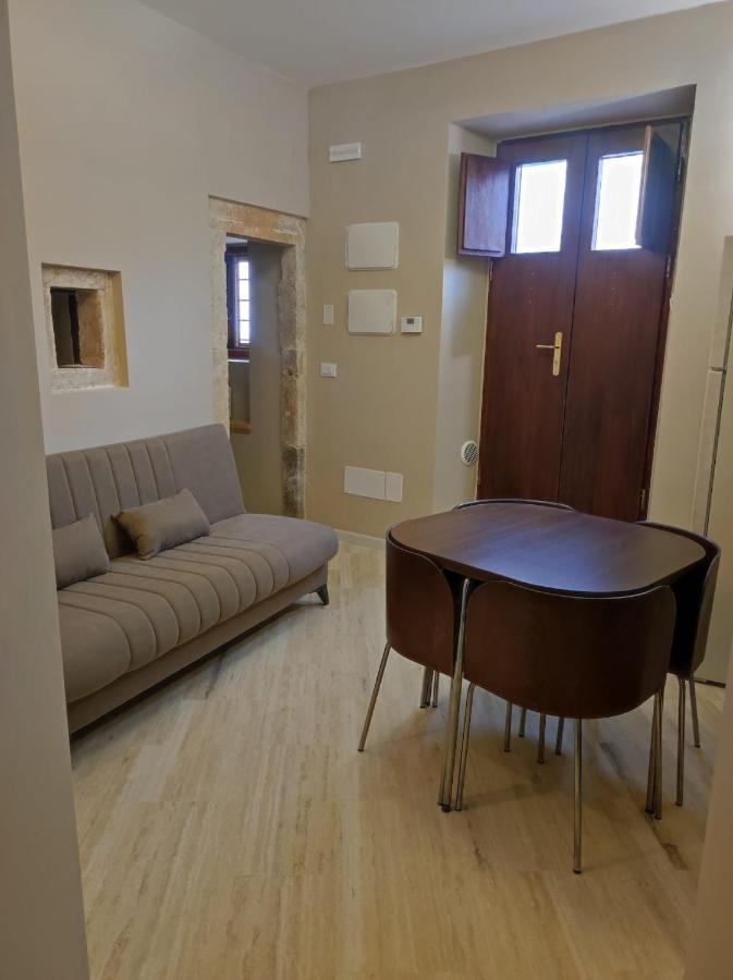 Dimora Tra Ciuchi E Poeti Apartment L'Aquila Ngoại thất bức ảnh